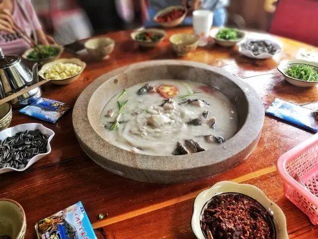 【冬季暖阳 凉山不凉】一湖碧水映云天，摩梭风情醉心间