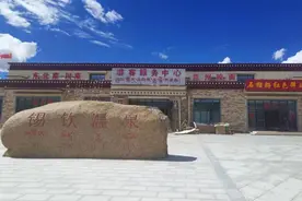 318国道沿线，免费的“石榴籽”红色驿站，为何很多游客“不敢进”？图片