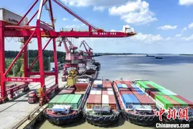 中国马鞍山的这座港如何成为新时代的“黄金水道”？图片