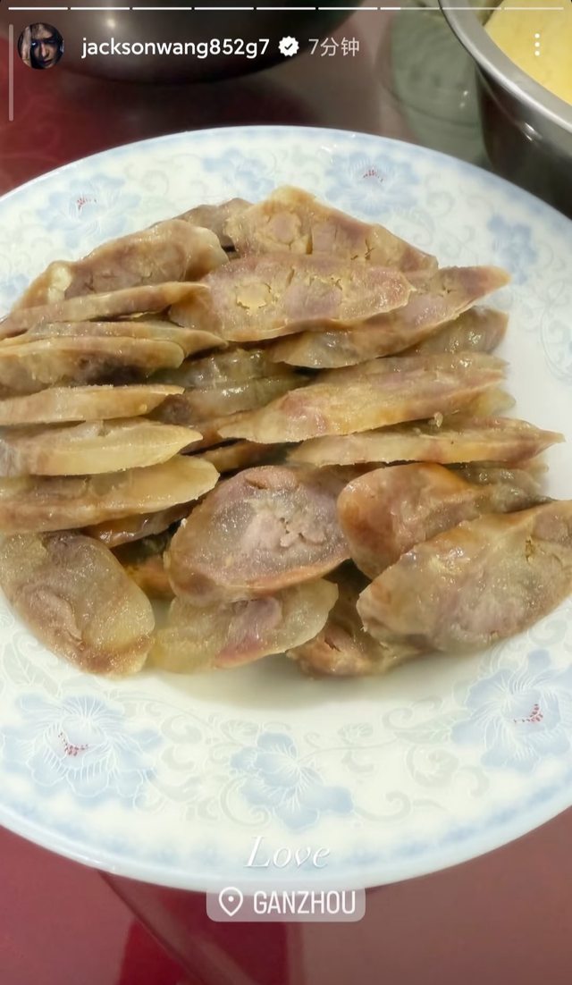 王嘉尔现身赣州盛赞美景美食