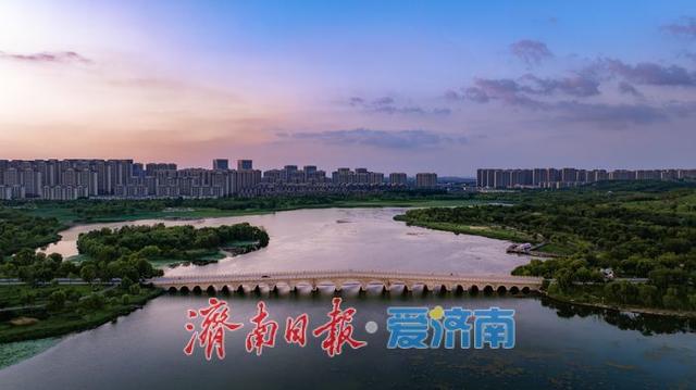 华山湖披上霞光盛装 ，演绎“湖光山色”醉美时刻 | 一年四季 泉在济南
