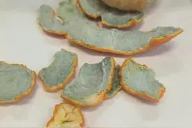 买到的橘子果皮变蓝是发霉了吗？还能吃吗？图片
