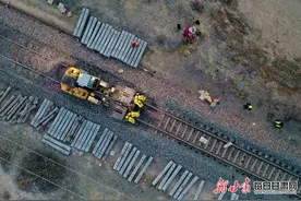 包兰铁路甘肃段展开春季集中修图片