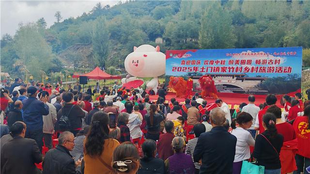 湖北郧西：中秋国庆“双节”消费市场“热”