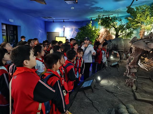 济源济水东街学校：访愚公故里  探地质奥秘