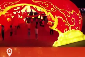 秦皇岛山海关:数千人合唱《我爱你中国》图片