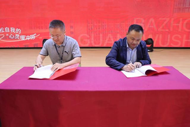 红叶即将进入最佳观赏期 四川巴中光雾山诺水河向大学生发出邀约