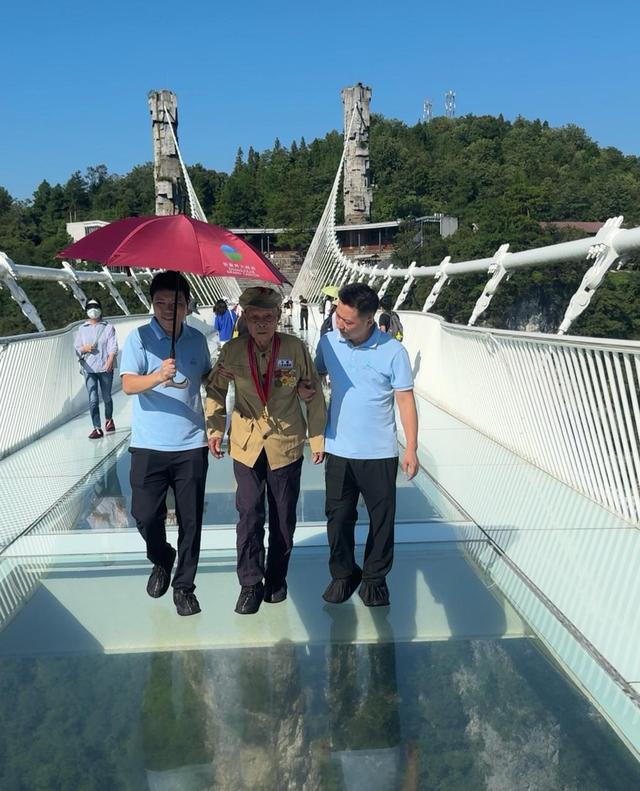 张家界大峡谷景区推出礼敬军人特别优惠举措