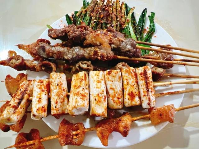 时速仅25公里！观光米轨小火车火了！