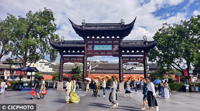 江苏南京：秦淮河畔暑期旅游热