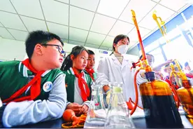 合肥小学生们“零距离”感受自来水的处理过程图片