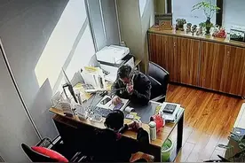 信用卡境外盗刷后还能追回？大意之余奉贤这位市民做对了啥→图片