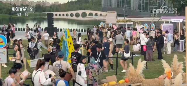 “生态徒步+民俗互动”释放文旅热力 文旅商体展融合激发双节消费潜力