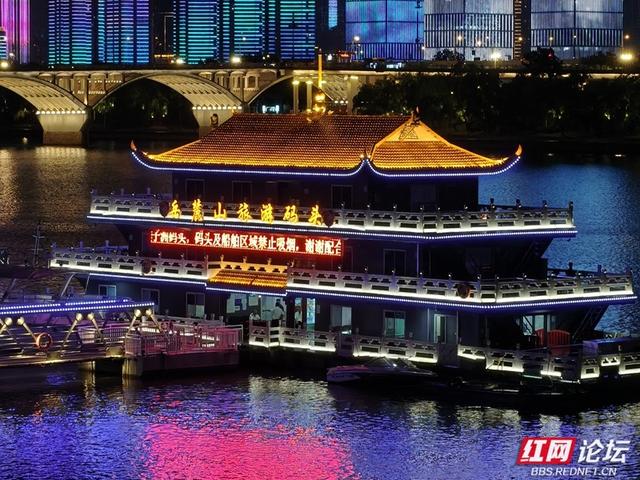 湘江之夜：高楼作幕，晚风捎来烟火与温柔