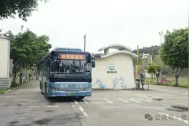 “五一”期间福建多地免费停车乘车图片