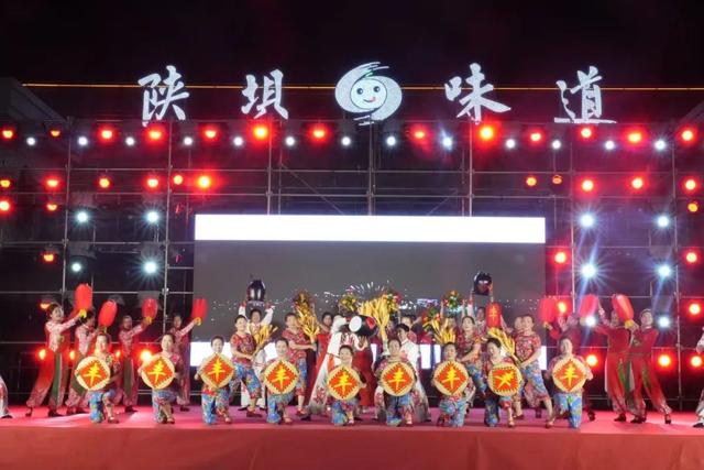 “歌游内蒙古”“驻陕坝 · 渡阴山” 2025年杭锦后旗“陕坝味道”美食嘉年华活动盛大开幕