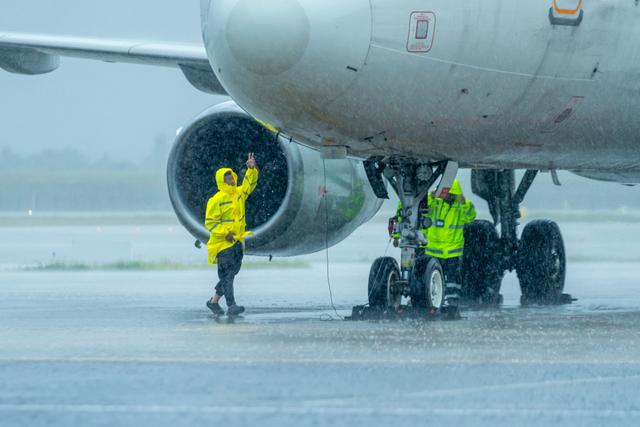 多图直击！青岛机场全力应对强降雨天气