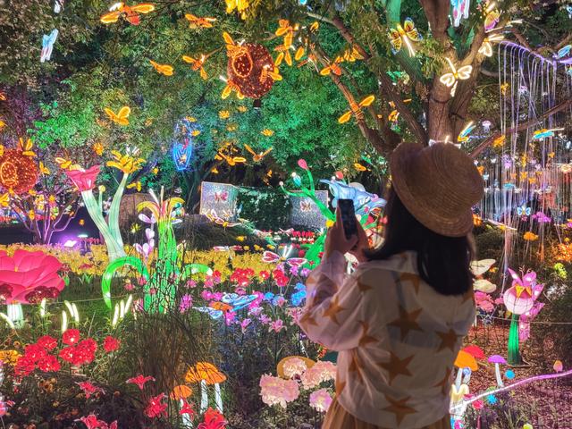 世界花卉大观园“蘑幻夜花园”点亮京城夏夜
