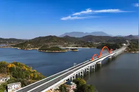 环大别山4条高速今天正式建成通车，新增5个开放式服务区可直接上下高速图片