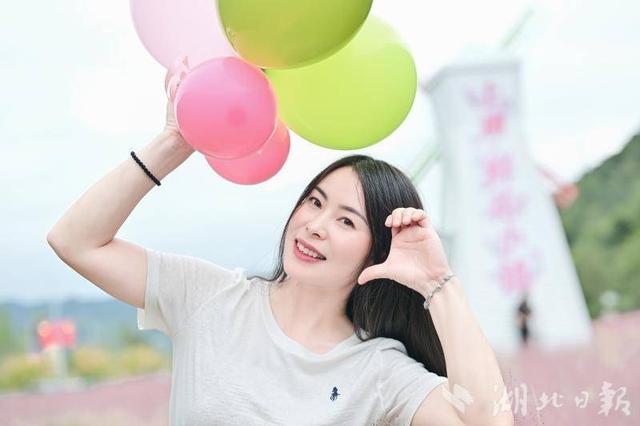 竹山县上庸镇粉黛乱子草丛成热门打卡地