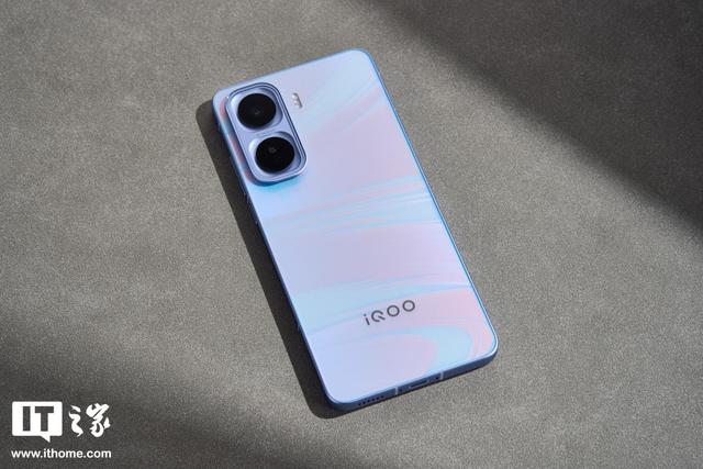 iQOO Neo11“面对疾风”手机图赏：年轻玩家的电竞优选