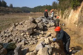 湖南绥宁：抢抓冬闲夯“耕”基图片