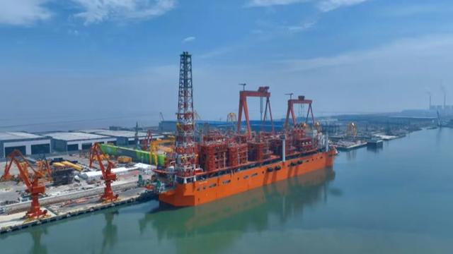 最大吨位、最大储气量！新型FLNG启东启航