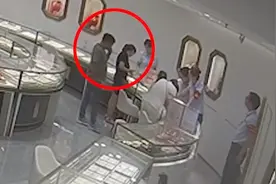 夫妻俩豪掷56万买金条，警方揭秘“黄金矿工”背后真相图片