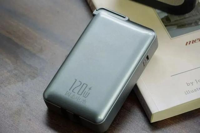 对不起，我把你未来的充电宝提前发明了……