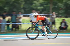 河北省青少年公路自行车冠军赛开赛图片