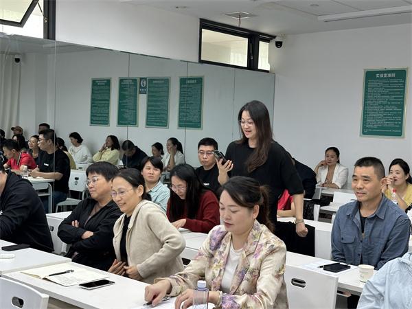规范培养赋能发展！湖南首期养老陪诊师培训班节庆结业，AI 健管工具助力服务升级
