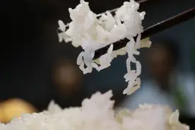 这样吃饭的人，患脂肪肝风险大大增加！很多人这样吃还不自知图片