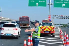 日车流量预计超18万车次，中山西环高速迎返程高峰图片