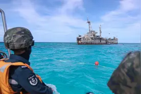菲律宾海警船非法侵闯仁爱礁，中国海警局：敦促菲方立即停止侵权挑衅！图片