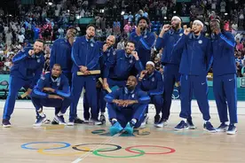 美国男篮奥运五连冠，詹姆斯明确表态下届不打，“梦之队”称霸到头了？图片