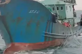 海南一渔船遭遇风浪沉没，7名船员获救图片