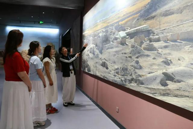 河北省基层群众代表打卡七个星佛寺遗址博物馆 感悟丝路千年历史文化底蕴