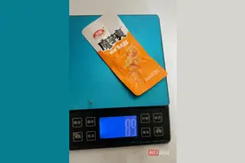 卫龙就魔芋爽克重不足致歉，市监部门已抽检，记者实探商超发现克重正常图片