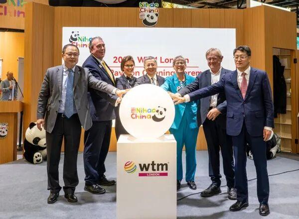 惊艳伦敦！双河溶洞携北纬 28°秘境奇观闪耀世界舞台！