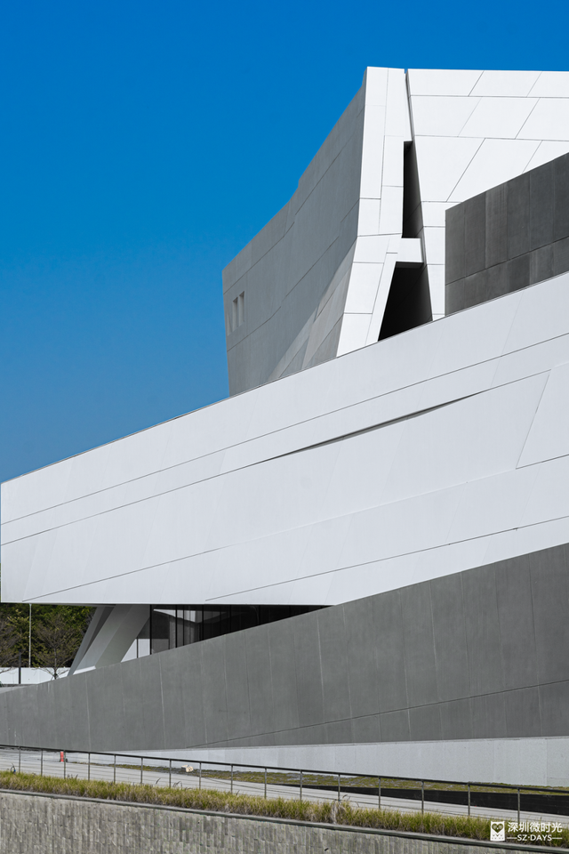 新地标！漂在水上的「白色山丘」，羡慕龙华人！