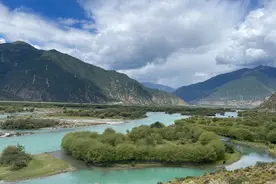 雅尼湿地生态环境明显改善，管护员一日三进湿地巡护图片