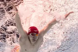 全网都在夸他们帅，其中一个在武汉图片