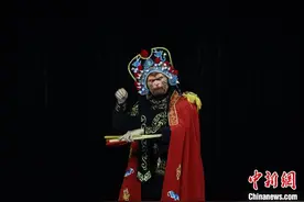 “00后”另类川剧变脸走红 流行“梗”受年轻人青睐图片