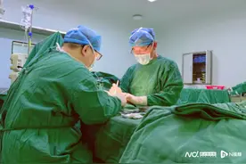 机器断掌后中指掌指关节缺损，换上“最小人工关节”解放手指图片