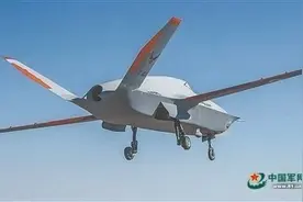 兵器观察｜协同作战飞机加速飞向战场图片