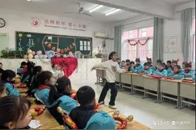 东昌府区光明小学开展庆元旦班级联欢活动图片