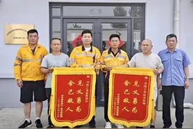 落水儿童获济南工务段铁路职工出手相救，家人登门含泪道谢图片