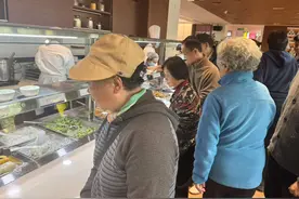 食堂、医疗机构、养老三结合，闲置库房变身养老服务中心图片