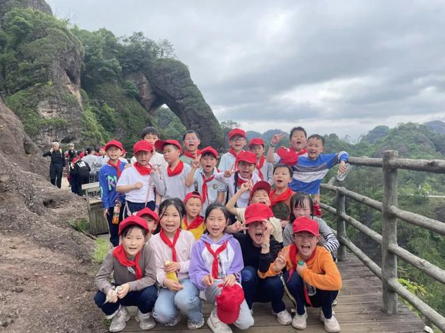 新华网《对话山海·现在好时节》走进龙虎山，解锁“快乐密码”！