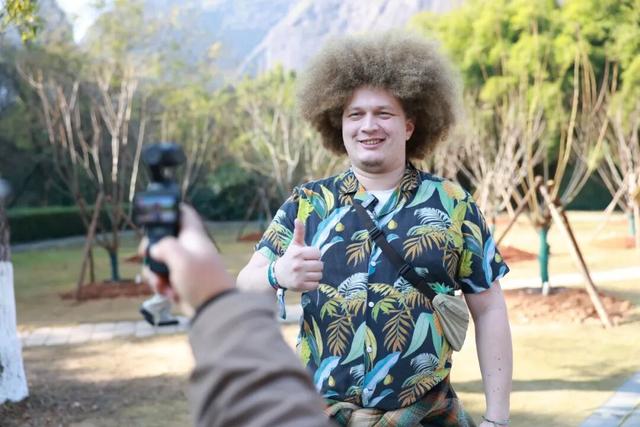 当“古典音符”遇见“丹霞仙境”：德国汉诺威交响乐团今日打卡龙虎山！